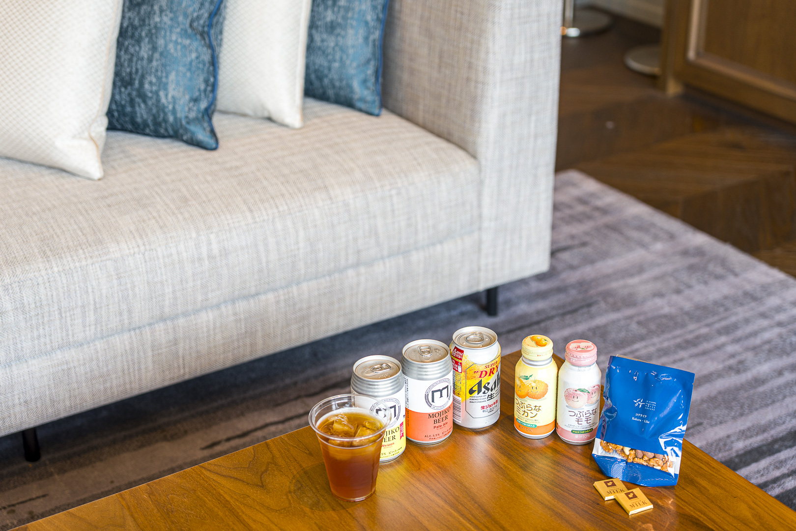 Coffee, beer, drinks and snacks on a table in Station Hotel Kokura's lounge