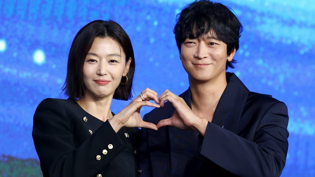 배우 전지현과 강동원