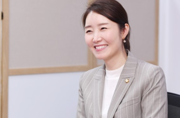 강선우 국회의원 프로필