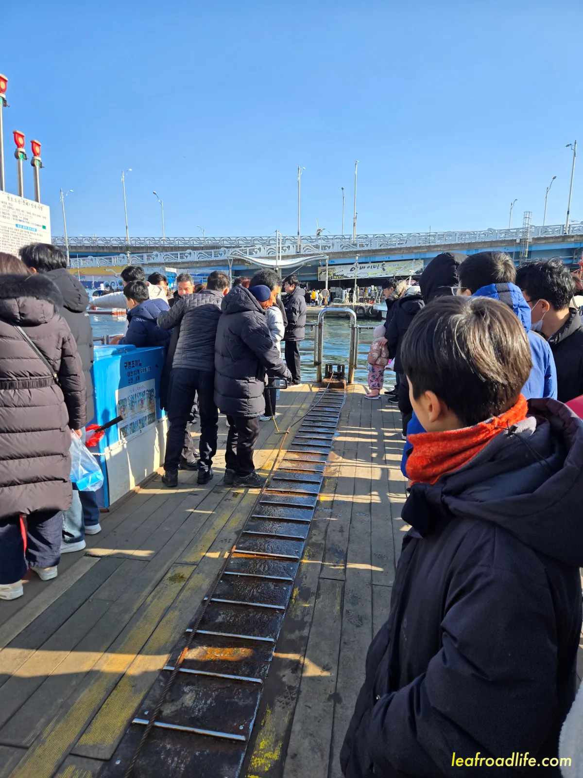 속초-갯배-타는-모습