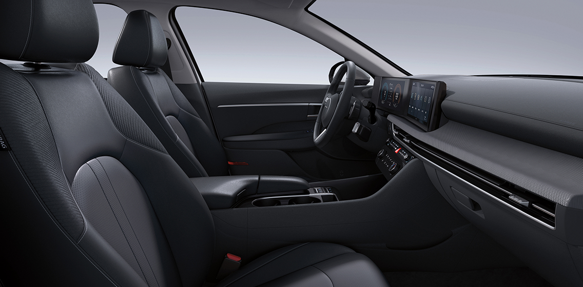 쏘나타 디 엣지 하이브리드 실내 색상 블랙 (인조가죽 시트)