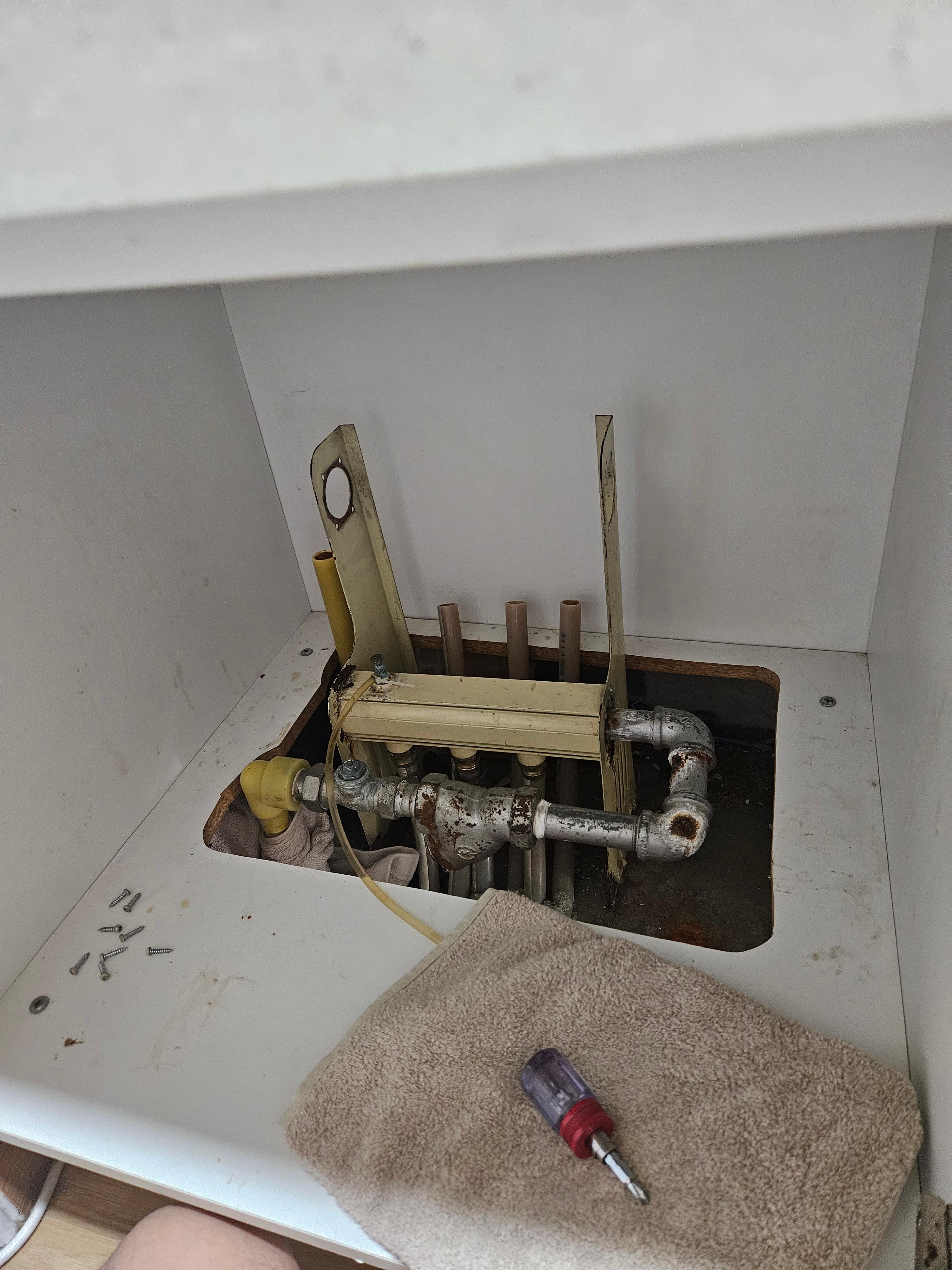 배관 커팅 후, 분배기 상바 탈거