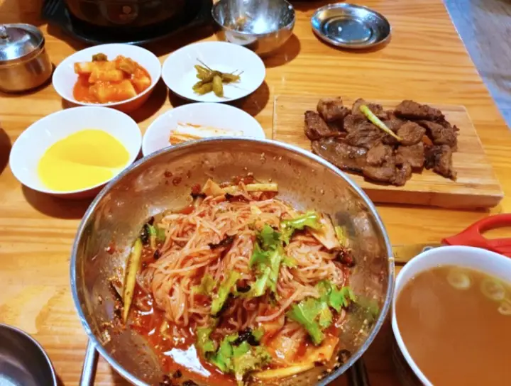 노원역 25년 노포 인생분식 옛날 국수 멸치국수 숯불고기 주는 국수집 노원 상계동 맛집
