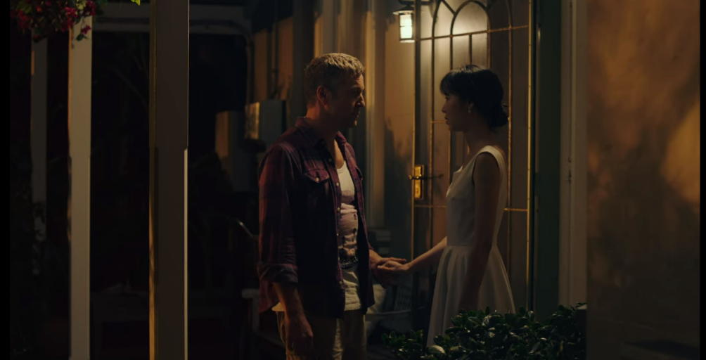 옆집 남자와 가깝게 지내는 수진