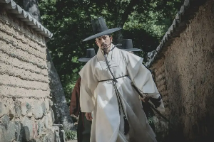 영화 명당 출연진 지성