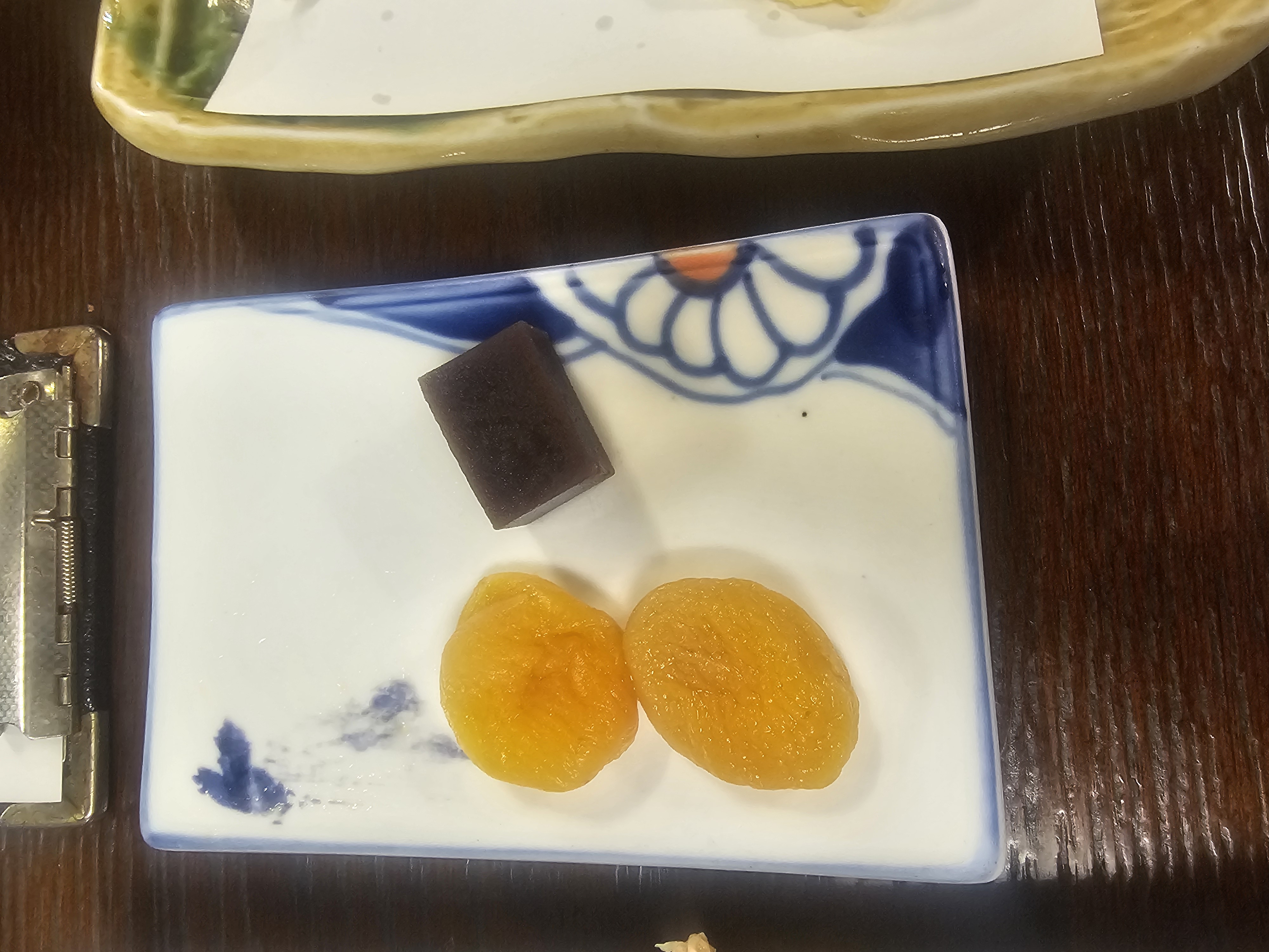 부산 남포동 삼송초밥 후식, 곶감과 양갱