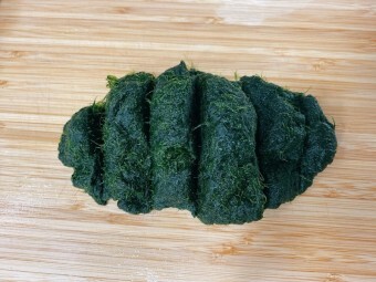 도마위에-놓여있는-매생이