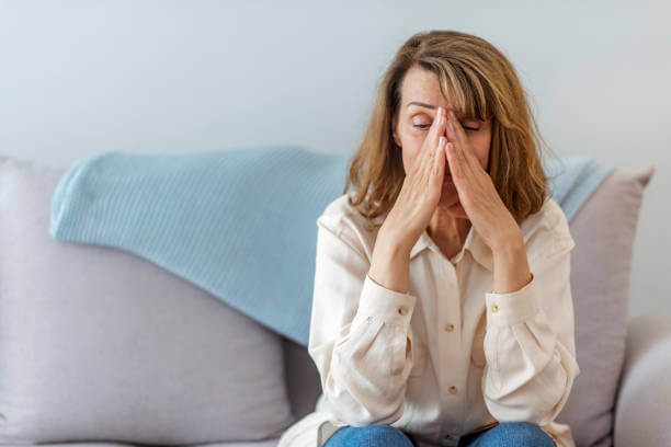 훼라민큐는 갱년기 약국 약, 가격 및 효능. 나이가 들면 여성의 안면 홍조는 폐경기 여성의 약 85%에서 발생합니다. 에스트로겐 분비가 줄어들면 모세혈관이 불규칙하게 확장되어 얼굴, 목, 가슴이 뜨거워지고 피부가 뜨거워지고 땀이 나는데 이를 갱년기라고 말합니다. 약국 약으로도 효능을 볼 수 있다고 하는 훼라민큐를 참고하시기 바랍니다.