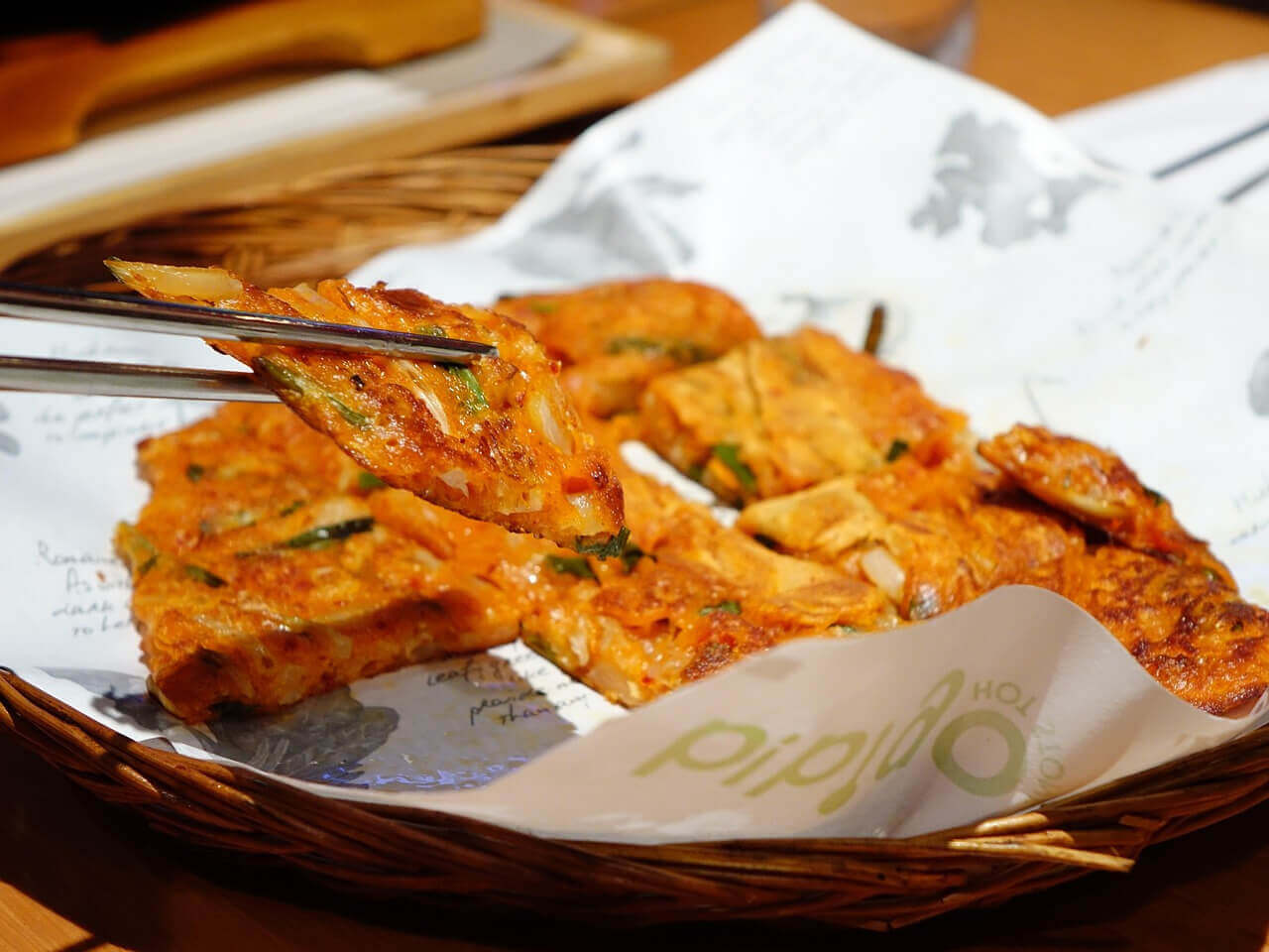 맛있게 잘 구워진 김치부침개