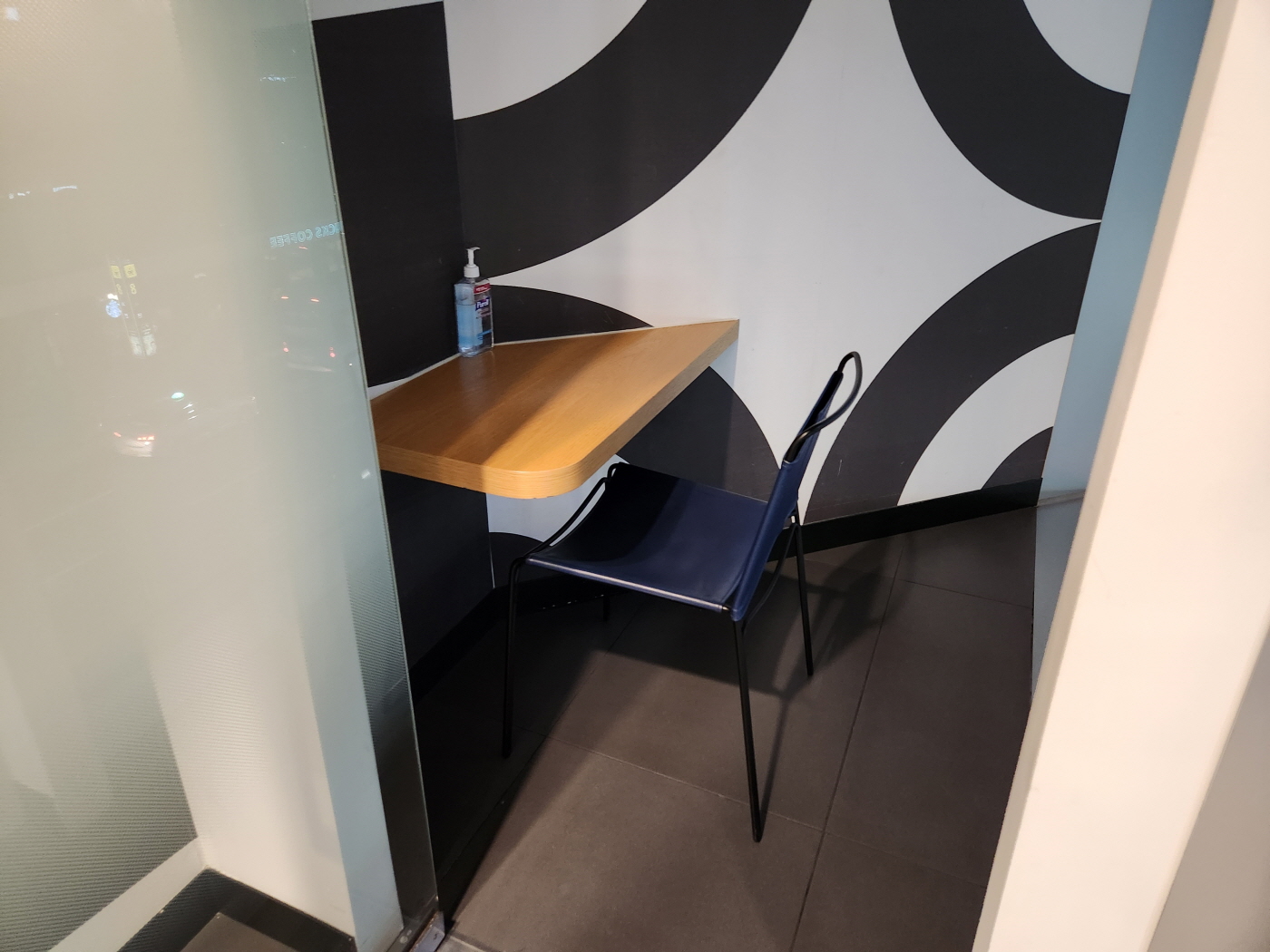 위워크서면점 폰부스 공간&#44; 다른 지점과 다름