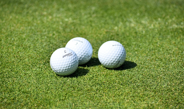 모여있는 골프공