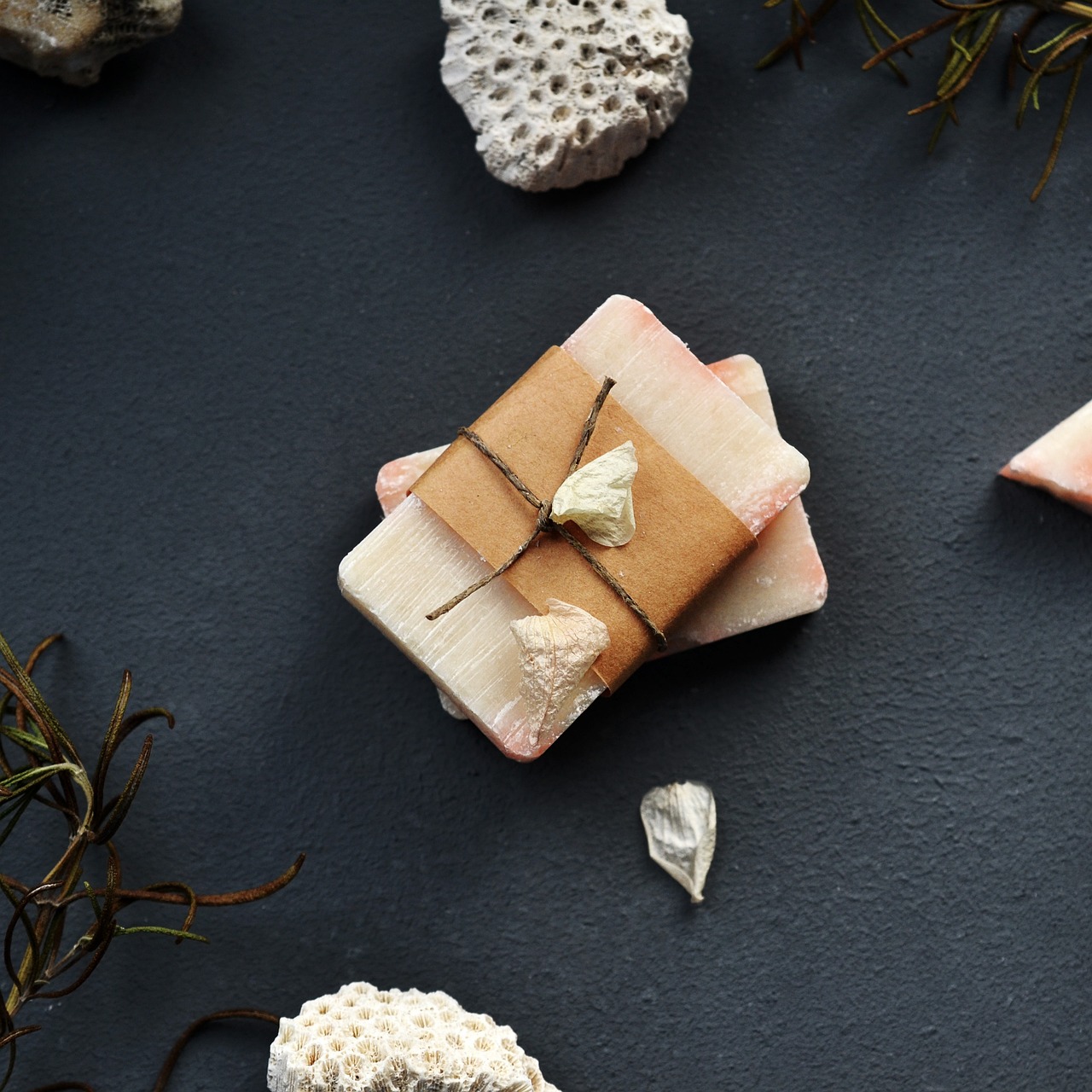 세계 각국 비누 포장지 수집가의 하루 – 향기 나는 기록들