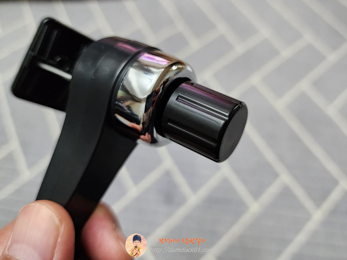 카멜레온360 송풍구형 스마트폰 거치대 블랙 B Type 거치대 잠금조절 나사