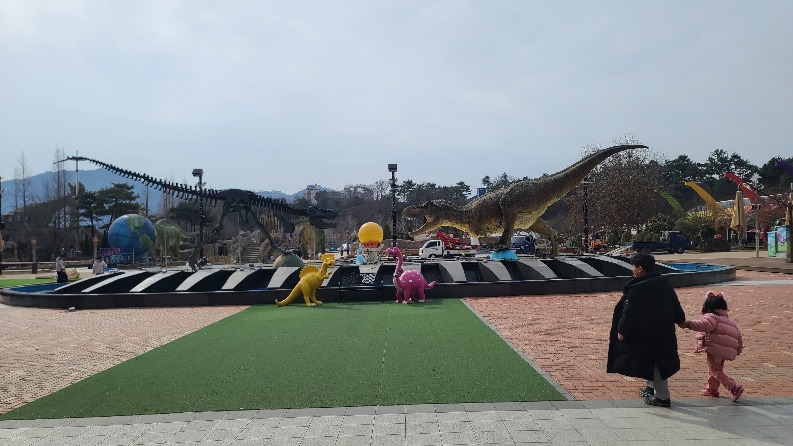 고성 공룡엑스포 입구 정경