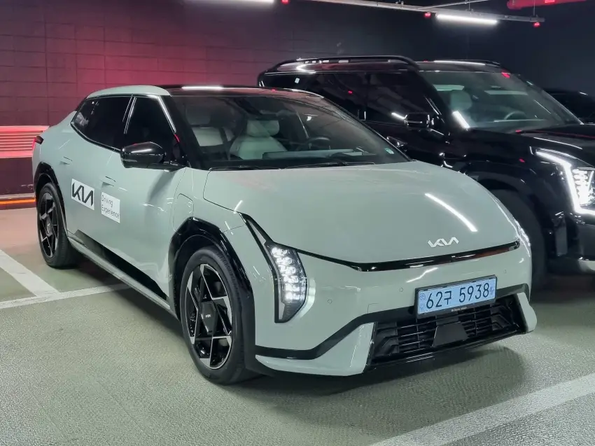 기아 EV4 GT-라인 롱레인지 풀옵션 시승차입니다.