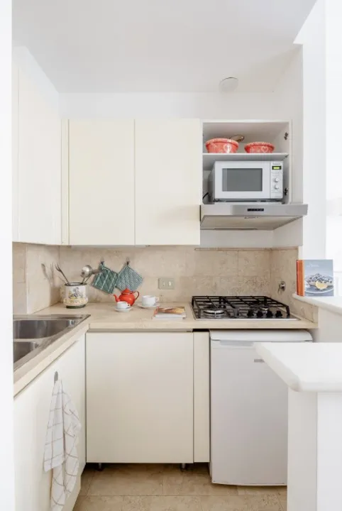 이탈리아-로마-에어비앤비-콜로세움-앞-큐도무스아파트-부엌