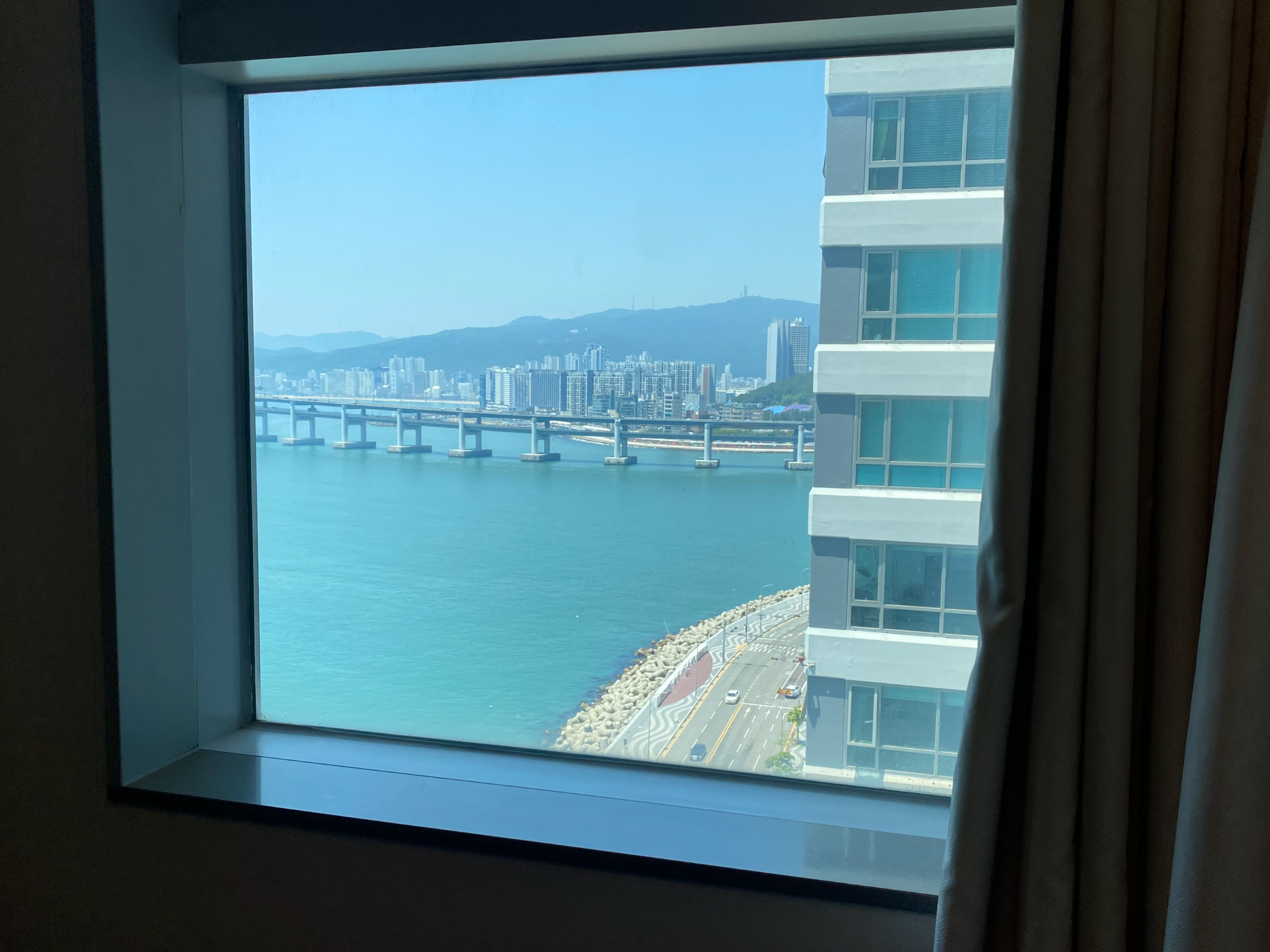 작은방 창문