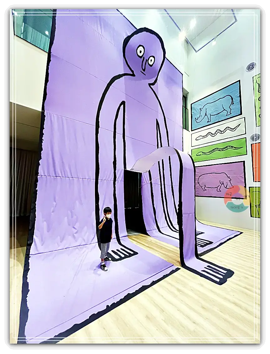 장줄리앙_보라색사람-종이사람-대형전시물
