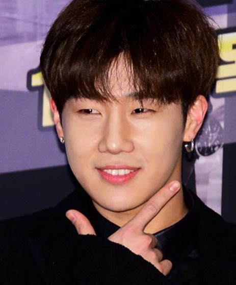 인피니트-멤버-성규-사진입니다.