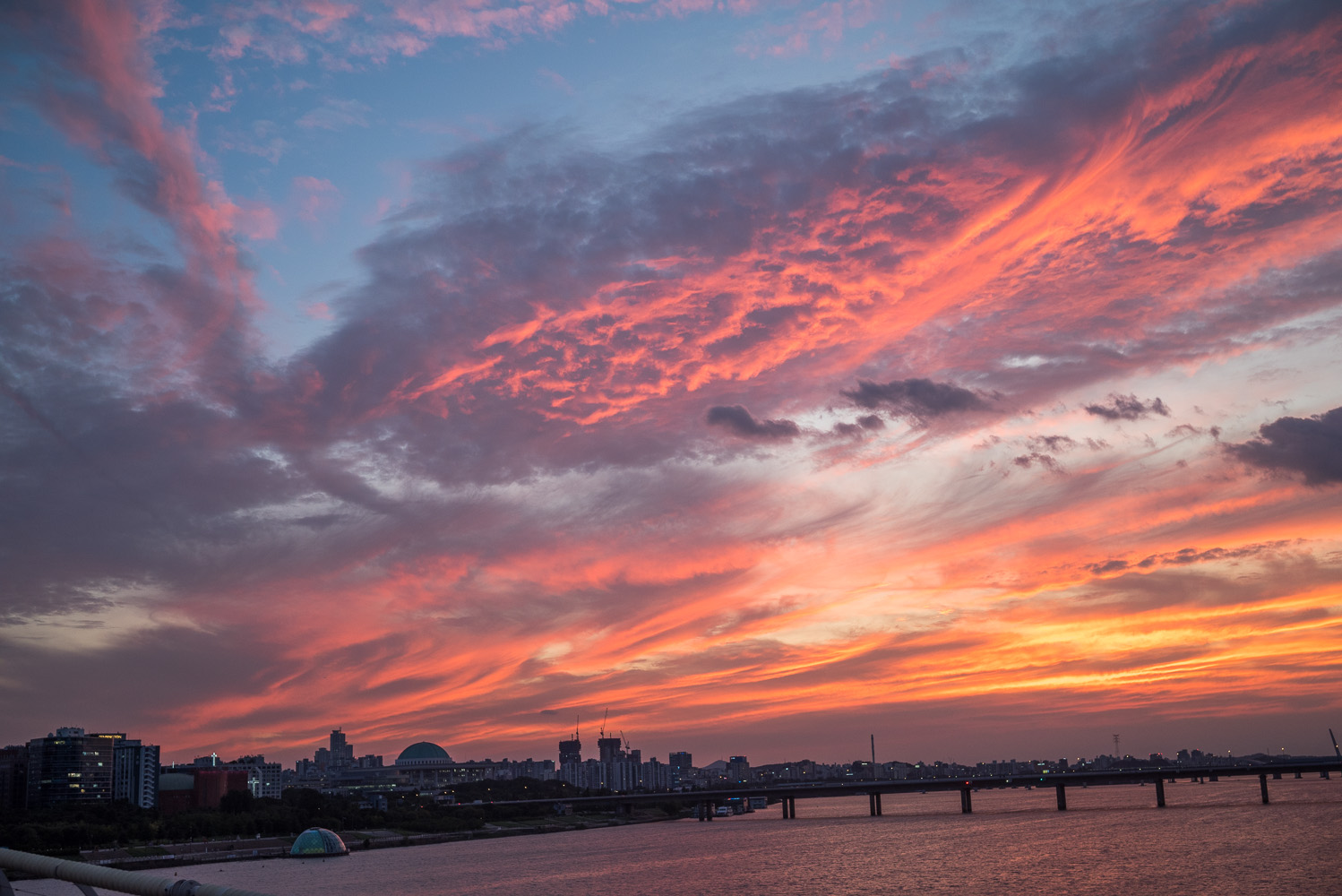 폭우가 오기 전 아름다웠던 한강 노을