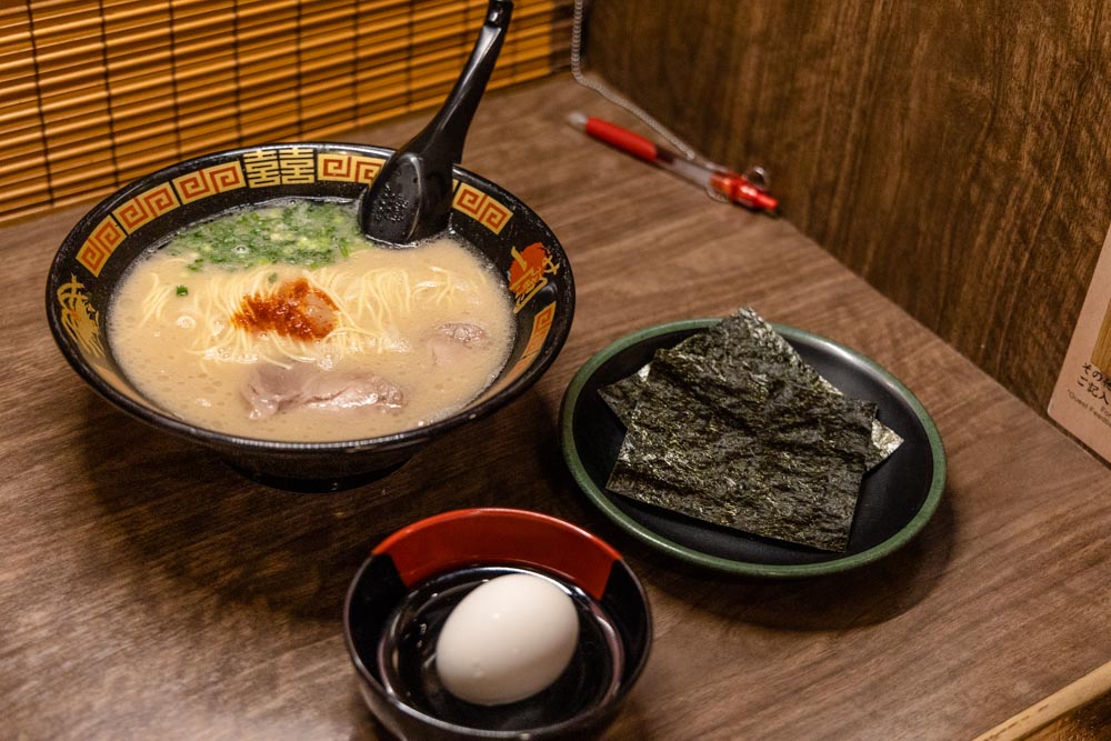 이치란 돈코츠라멘과 토핑