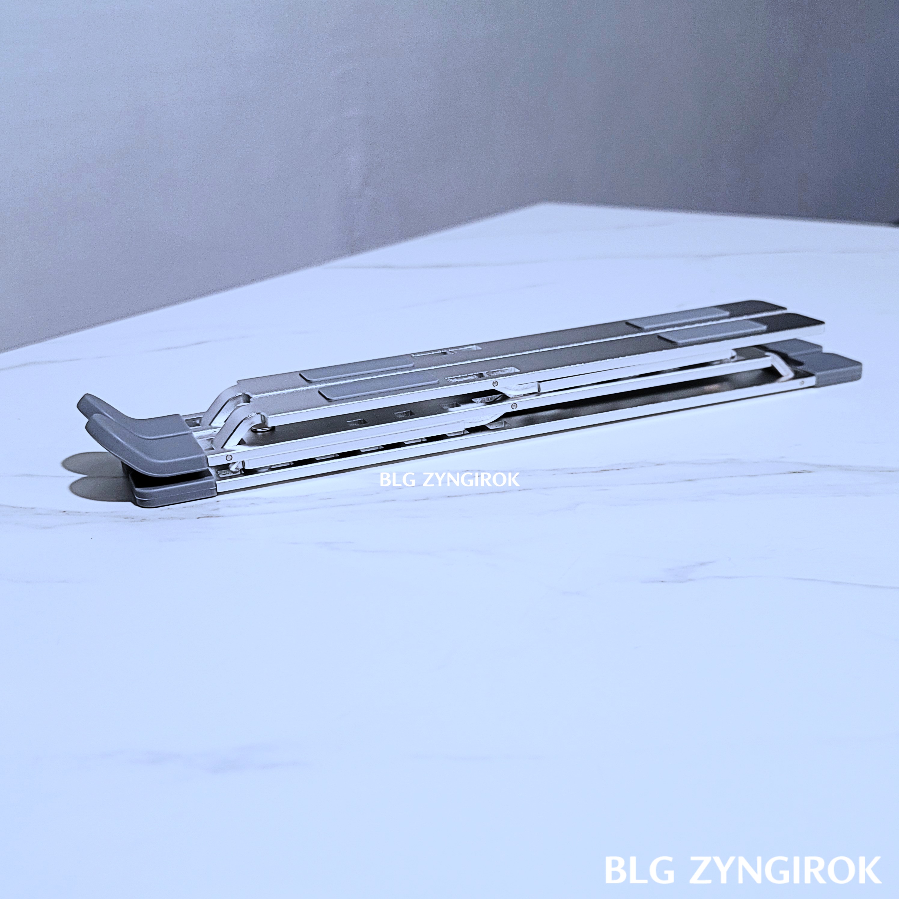 N8 노트북 거치대 접어놓았을 떄 모습이다.