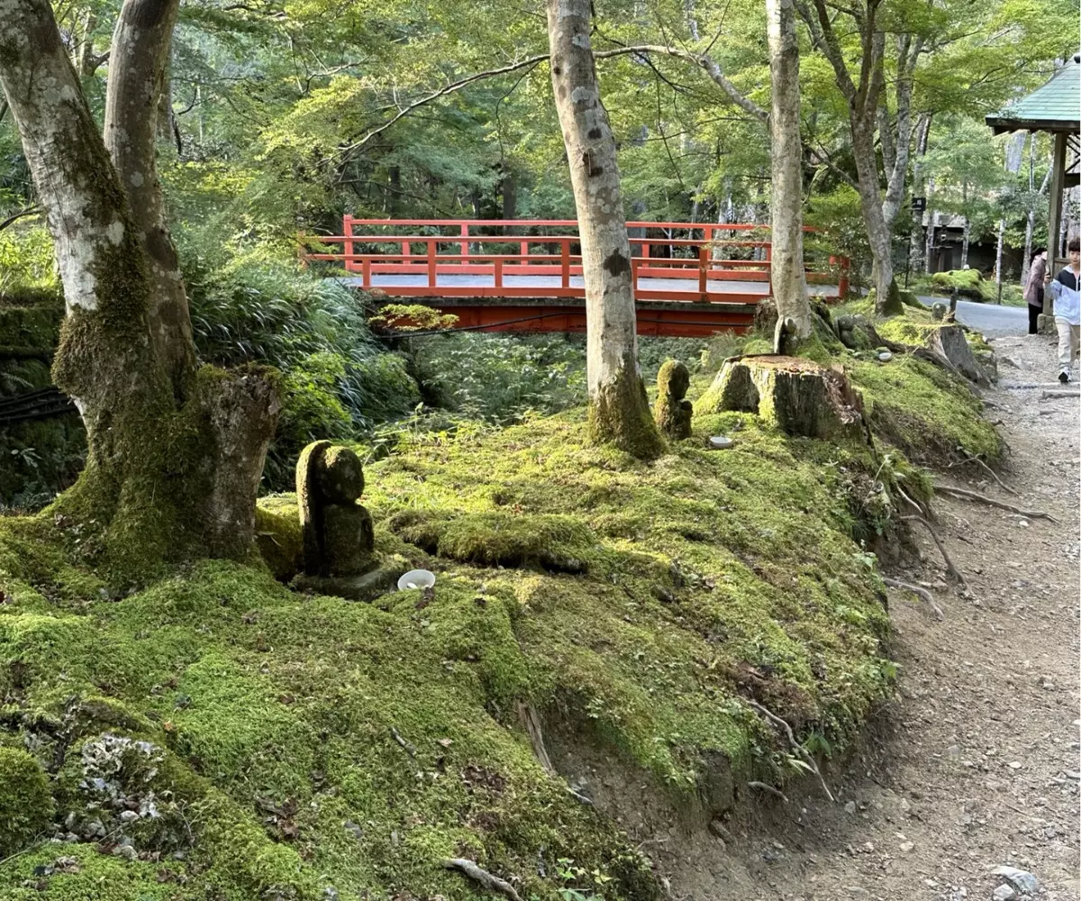 오하라-산젠인-산책길에-있는-지장보살