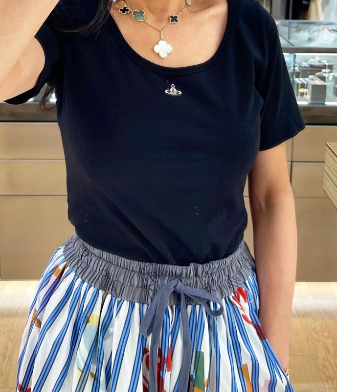 비비안웨스트우드 레드라벨 프런트 ORB 원포인트 베이직 반팔티셔츠 블랙컬러