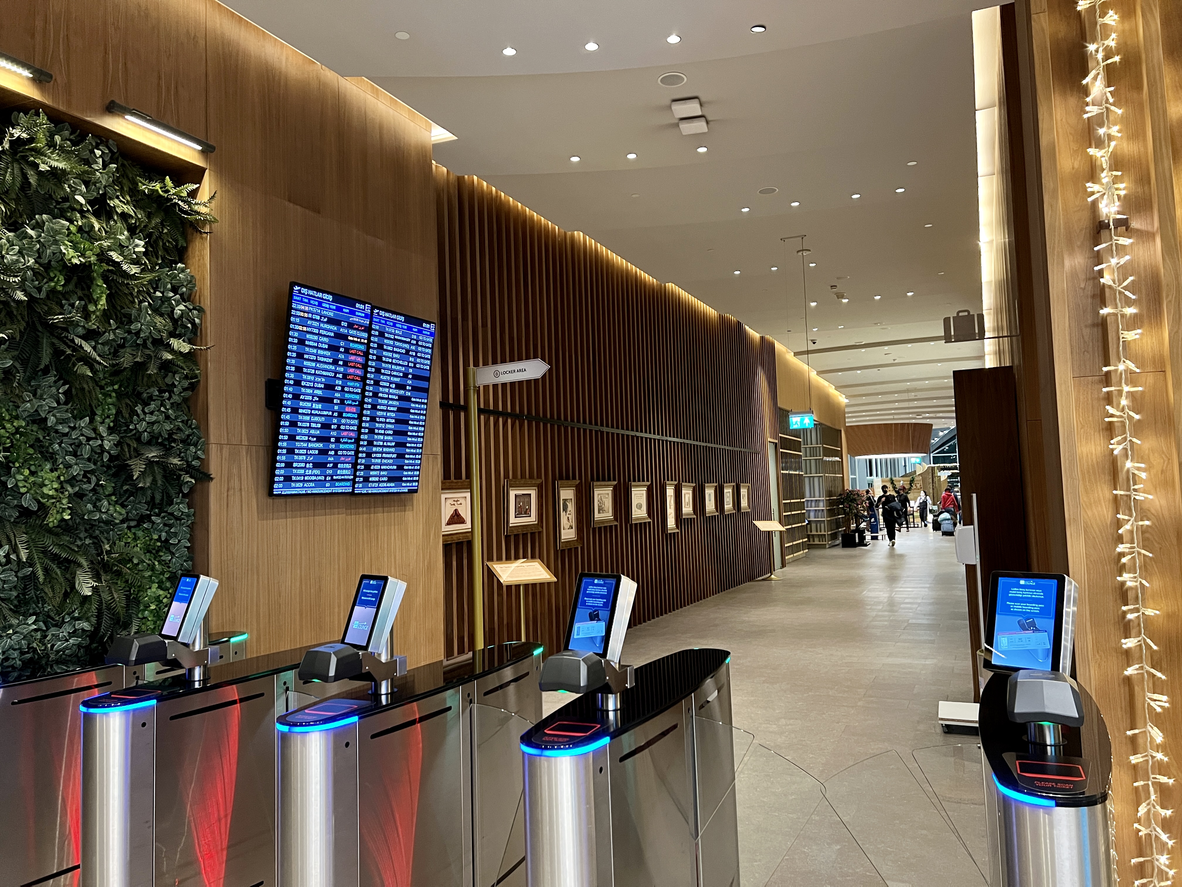 IGA 라운지 입구