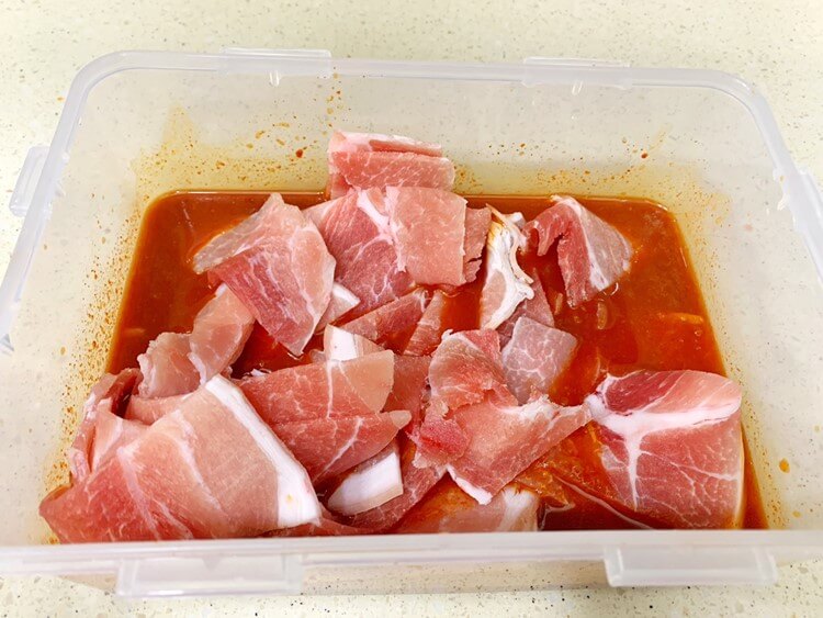 제육볶음 고기재기