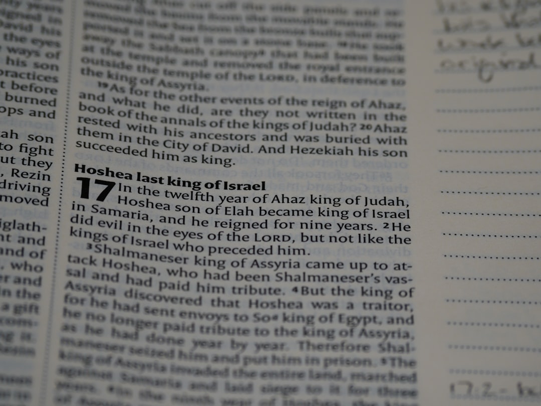 'EDWARDS' 중 가장 중요한 명사는 name입니다.