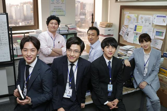 미생 배우들 단체 사진