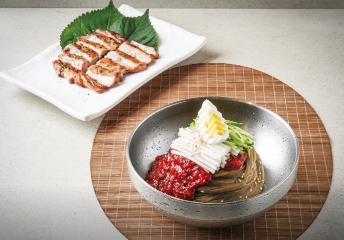 오늘N 퇴근후N 휘준 아나운서가 소개하는 휘슐랭 가이드 홍대 맛집 반가 숯불닭갈비 