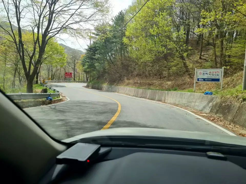 니로 EV로 팔공산 주변 굽은 길을 다녔습니다.