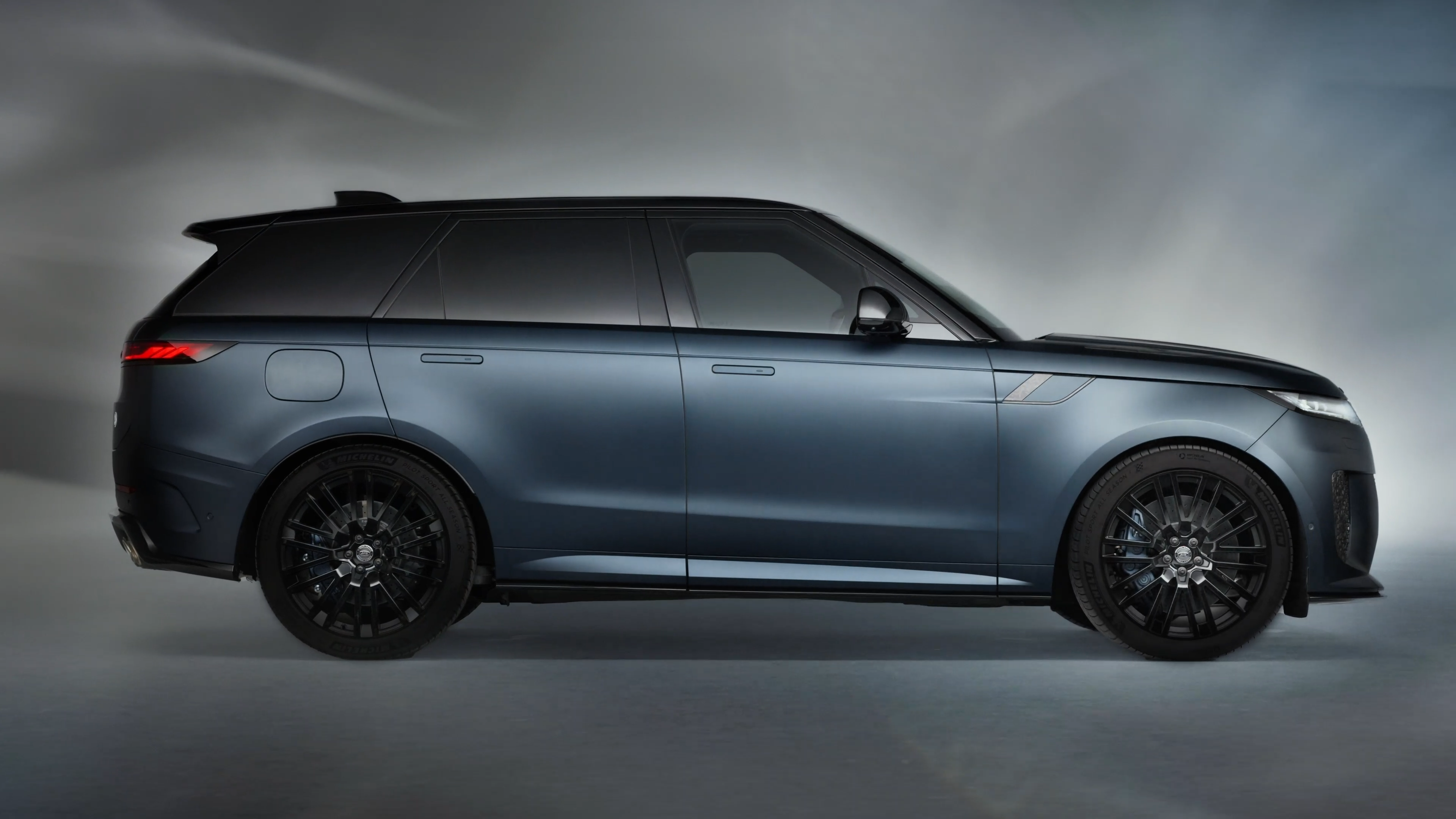 레인지로버 스포츠 하이브리드 이미지