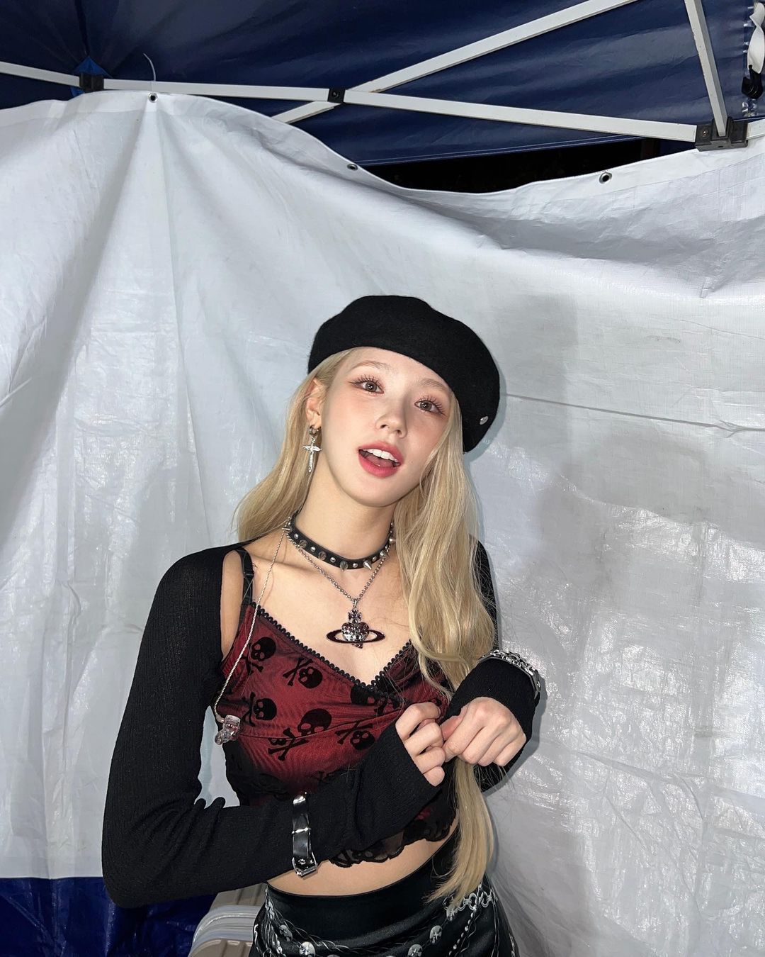 무언가 말하는 듯한 표정