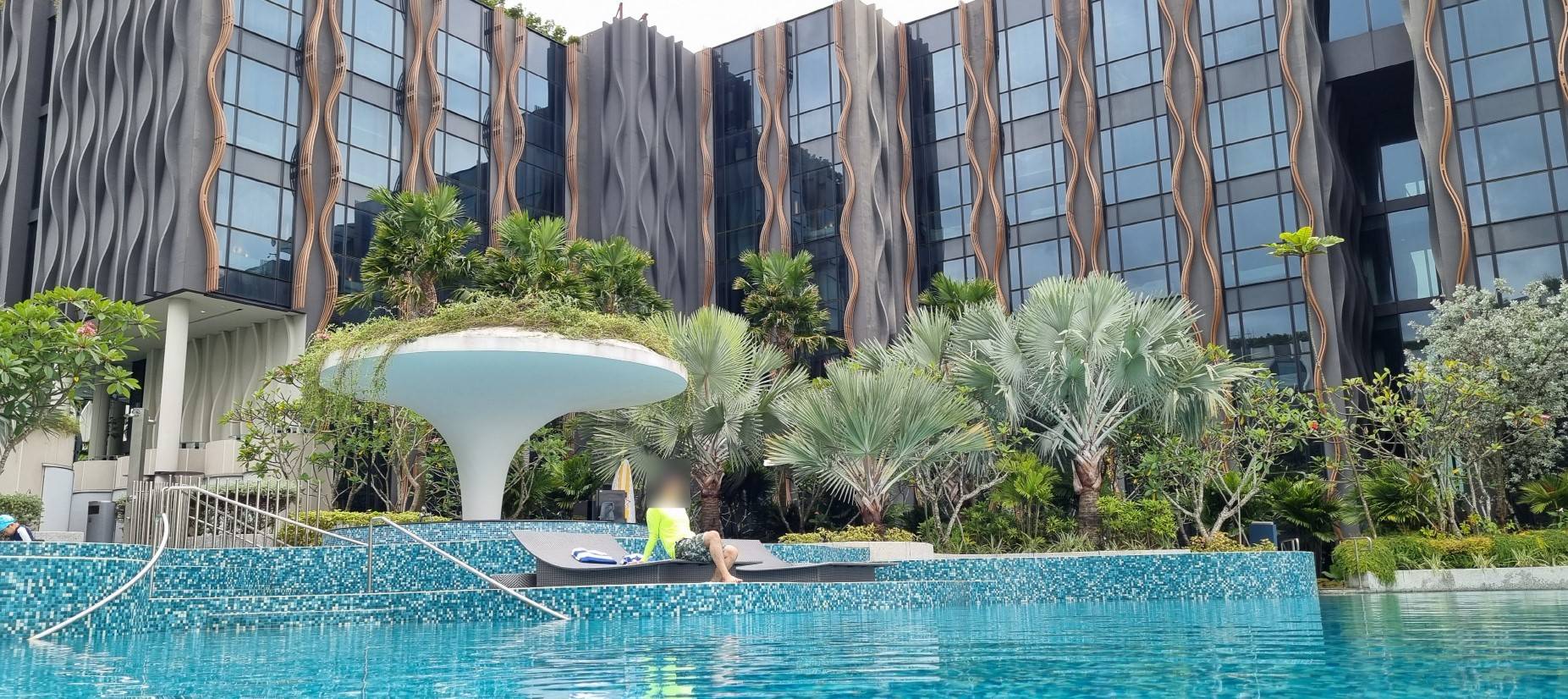 더 아웃포스트 호텔