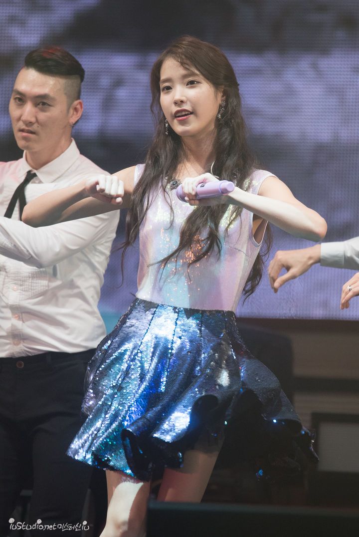 아이유 사진 모음 / 무대 코디 패션 / 일상 사복 패션