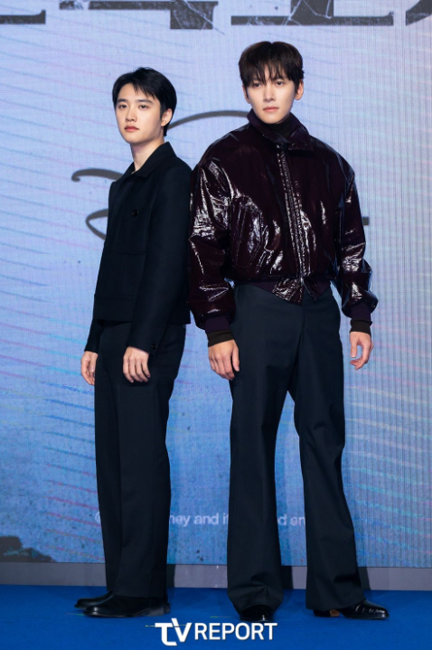 조작도시 지창욱과 도경수가 포즈를 취하고 있다