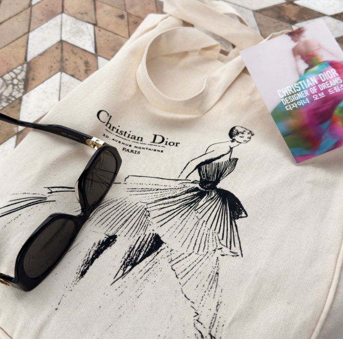 김연아7만원대디올에코백,김연아7만원대디올백,디올에코백구매방법,디자이너오브드림스전시,김연아디올가방