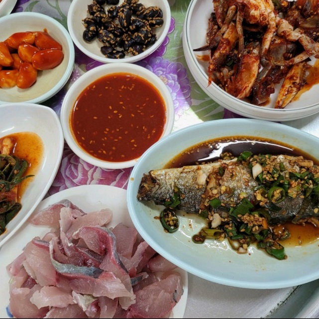 극한직업-할매밥집-고성-회백반