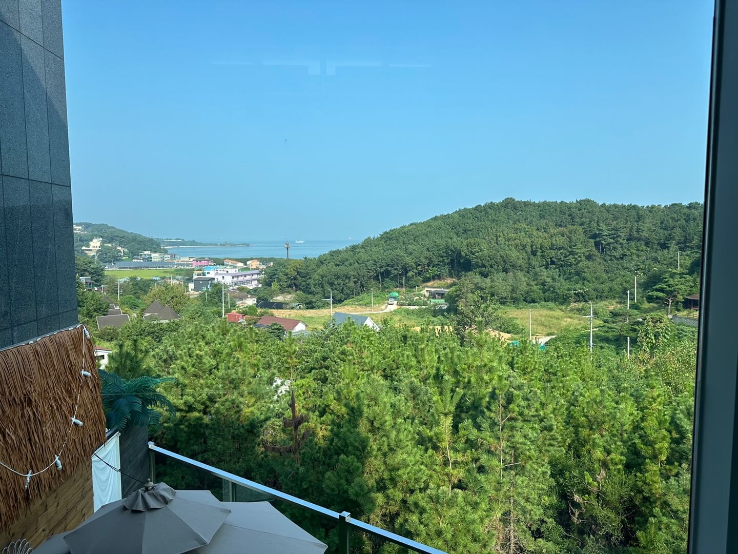 키즈비-풀빌라-거실-이미지