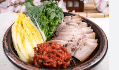 절임배추와 김장 재료, 보쌈과 겉절이 준비 풍경