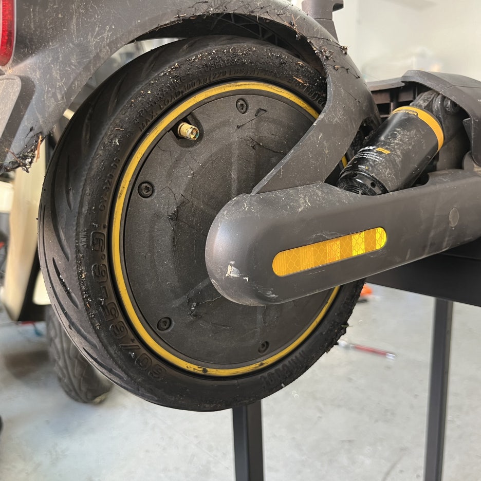 전동킥보드 수리: 나인봇 맥스 G2 AS-타이어 펑크 교체, 세그웨이 SEGWAY NINEBOT MAX, 수원 화성 동탄 광교 용인 안양 안산 오산 분당 군포