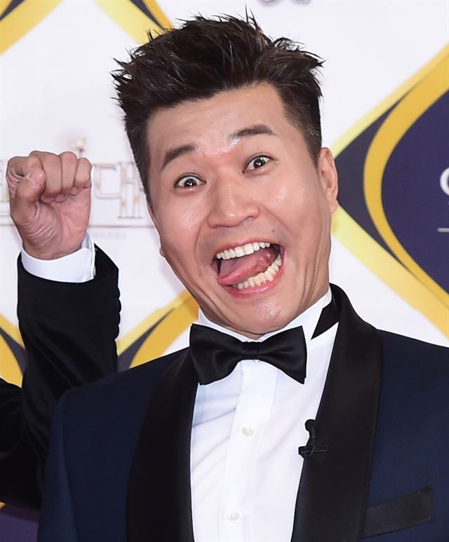 가수-김종민-사진