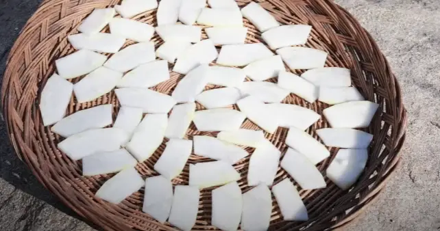 동과-썰어-말림