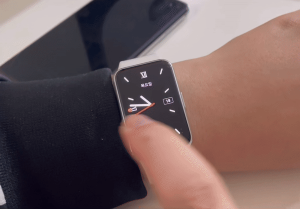 갤럭시핏3은 갤럭시워치처럼 문자를 보낼 수는 없다. 정해진 메시지만 선택해 보낼 수 있다.