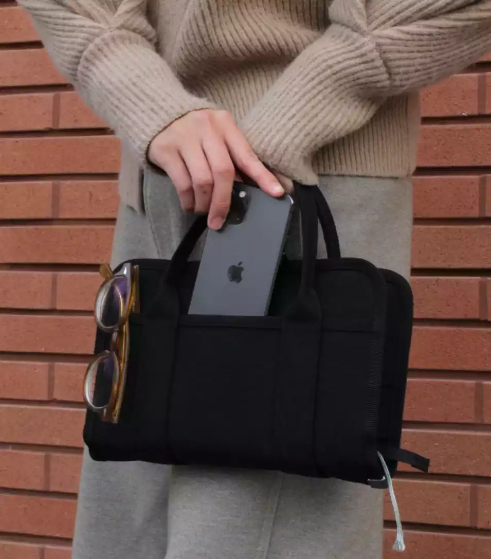 미온전 산책가방 들고있는 사진