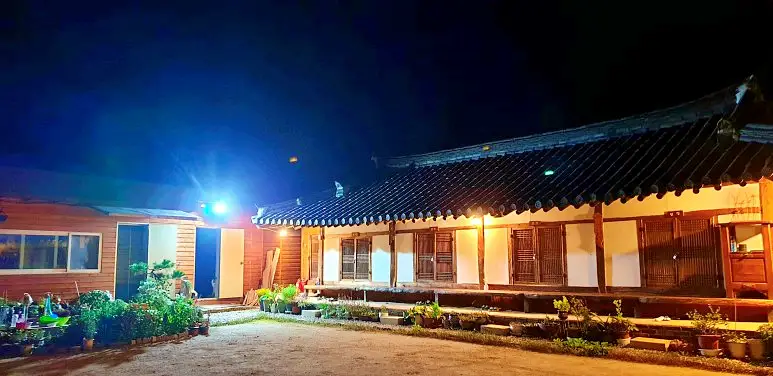 생방송오늘저녁 경주 150년 된 폐가의 변신 한옥 스테이 펜션 여행 가볼만한 곳 추천