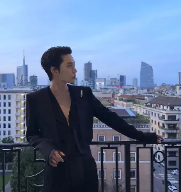 가수-도영-사진